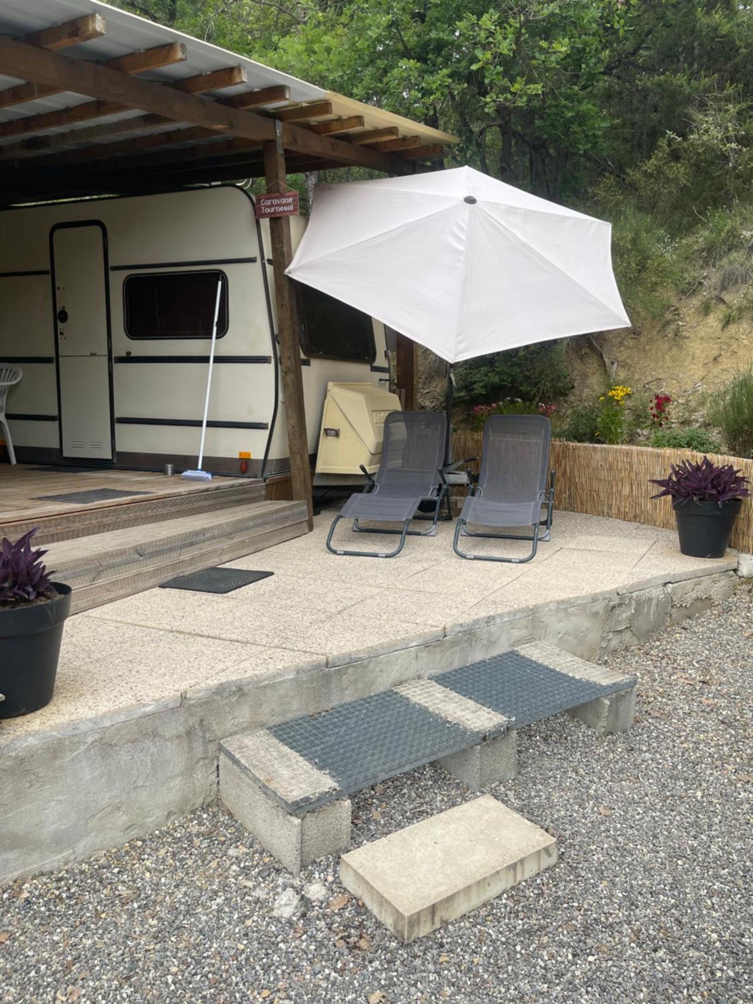 Caravanes De Provence Aiglun  Екстериор снимка